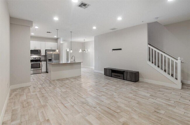 Foto del edificio - 2233 E Kaley Ave