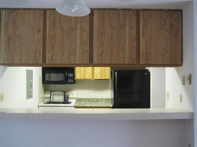 Foto del edificio - Spacious 2 bed 1 bathroom Condominium