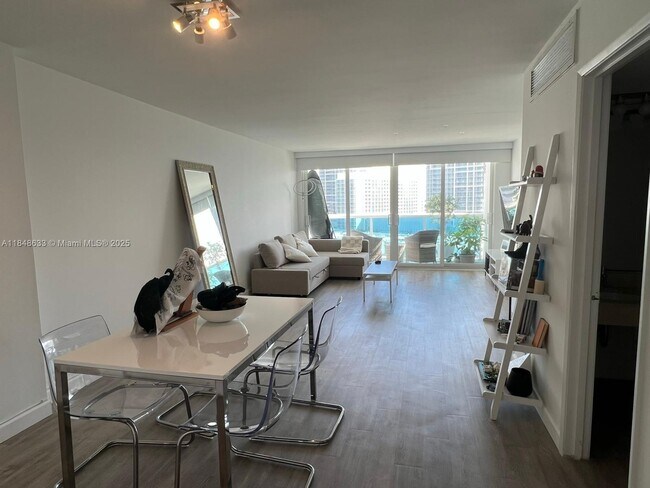 Foto del edificio - 6770 Indian Creek Dr