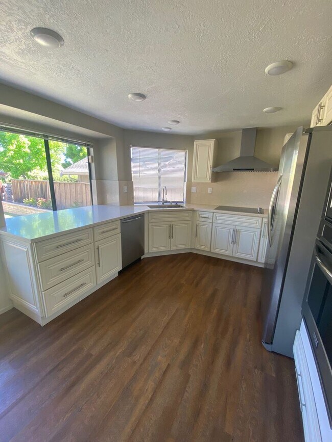 Foto del edificio - Large 4 Bedroom / 2.5 Bath House in Foster...