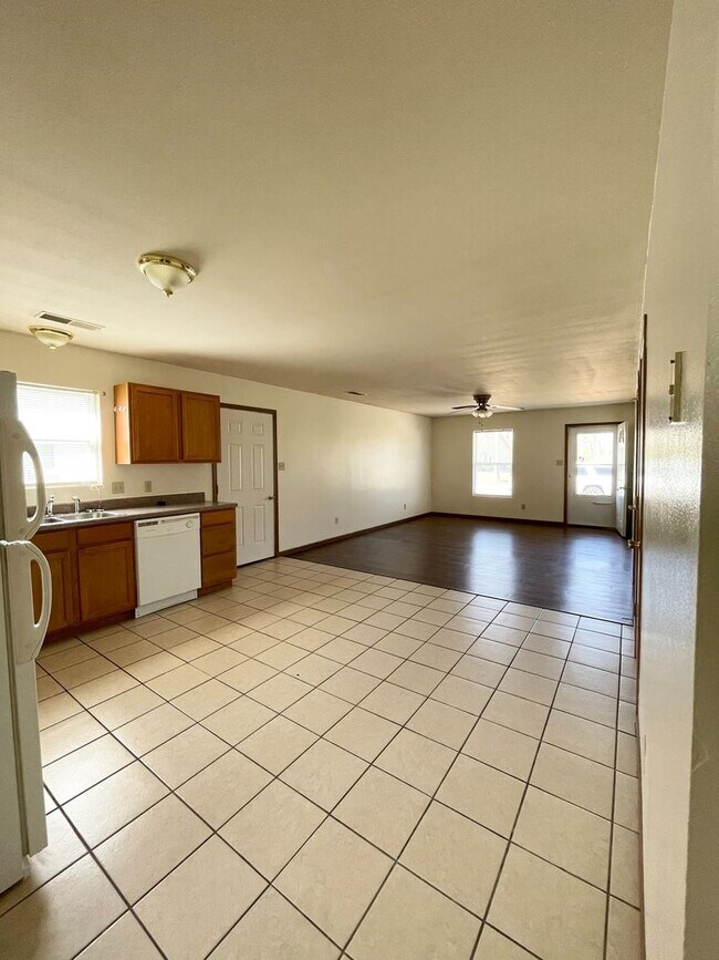 Building Photo - 113-117 Wiese Pky