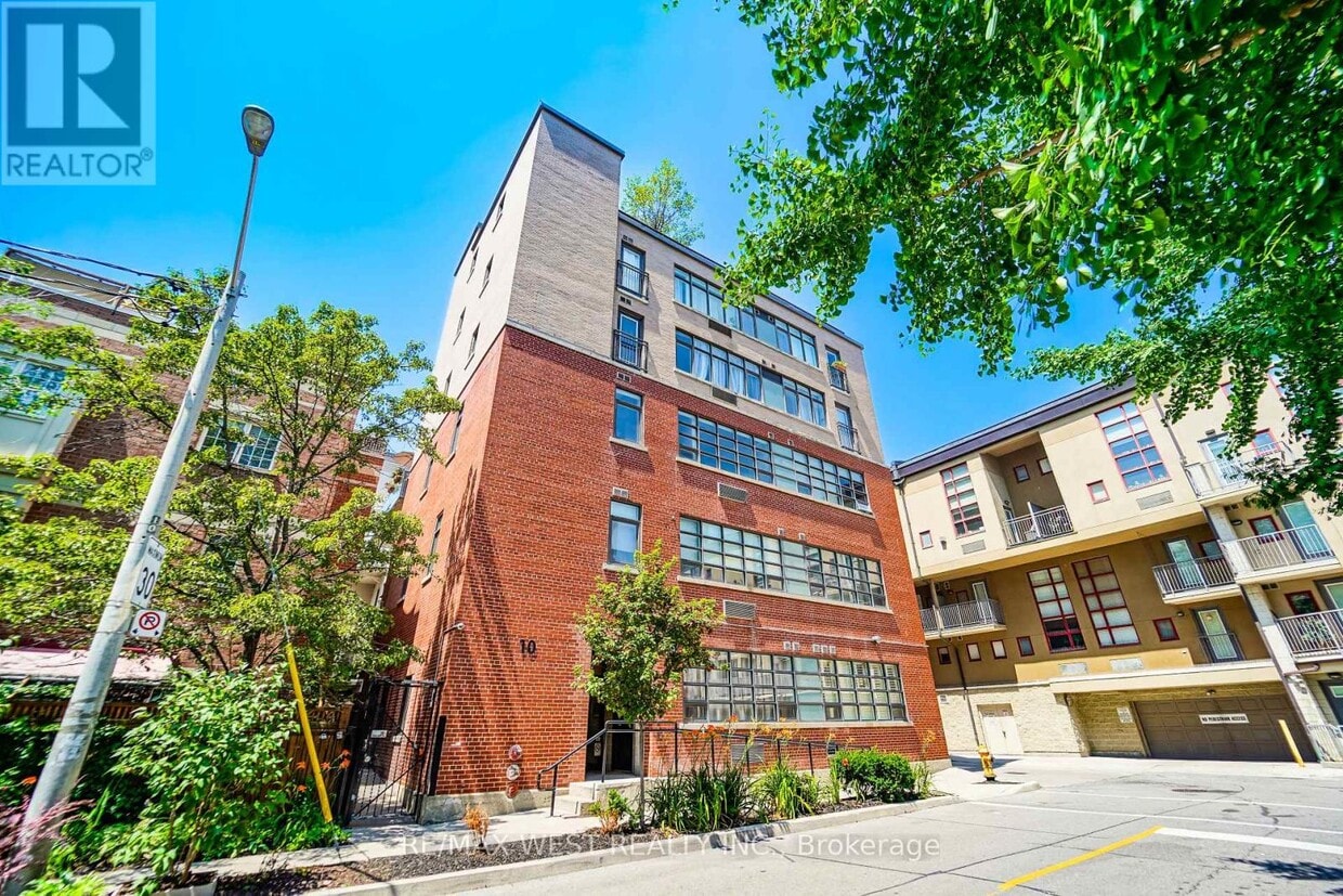 Primary Photo - 10-310 Wellesley Pl