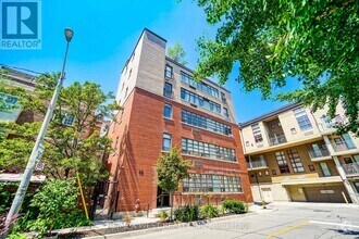 Building Photo - 10-310 Wellesley Pl