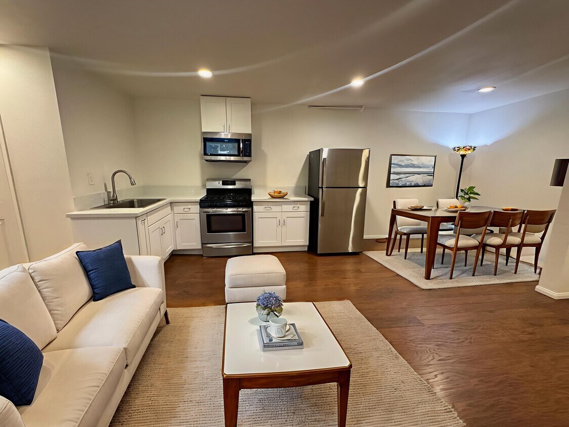 Virtually staged - 673 Brookside Ln