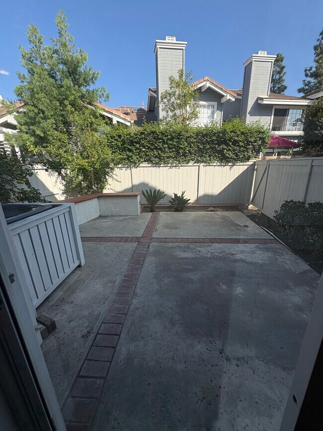 Foto del edificio - 2211 Carob Way