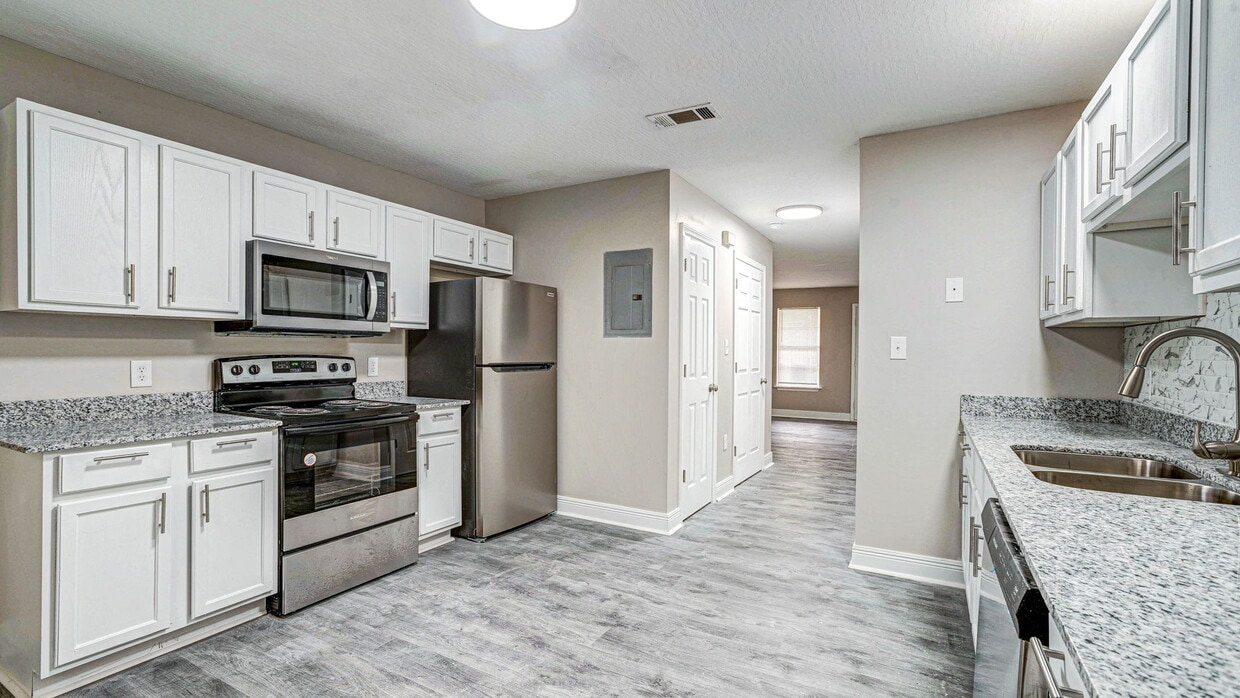 Primary Photo - Fully Renovated, Under New Management, Ste...