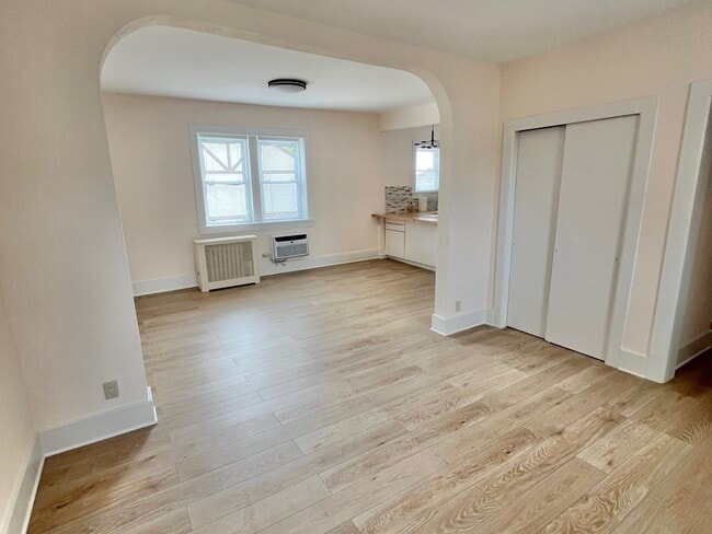 Building Photo - 77 Glenbrook Rd