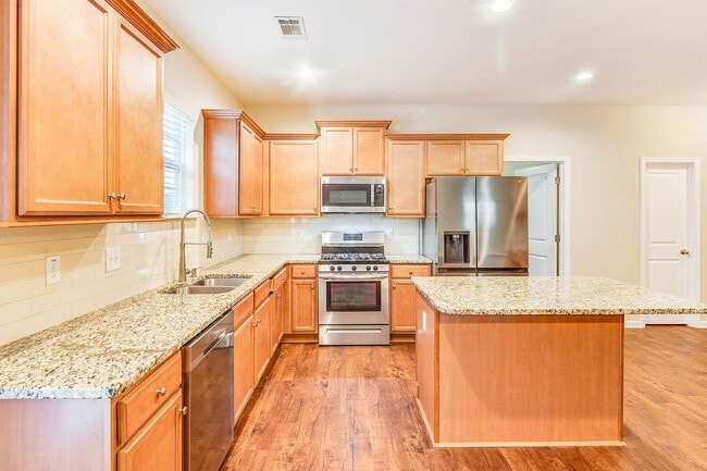 Building Photo - 117 Rippling Water Dr