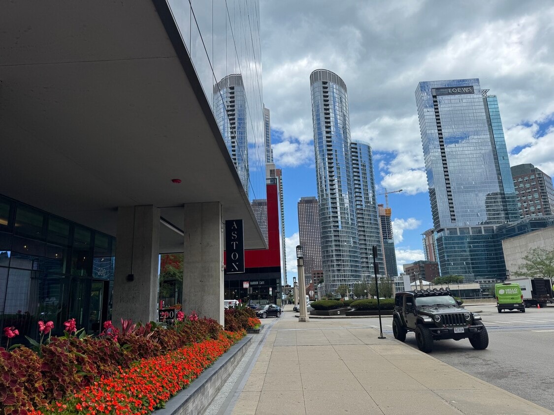 Foto principal - 160 E Illinois St