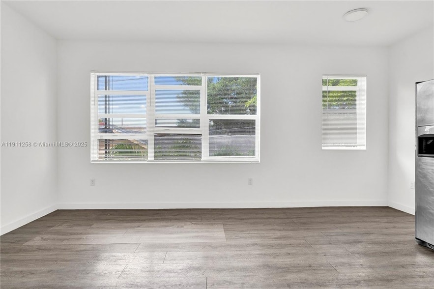 Foto principal - 402 NW 12th Ave