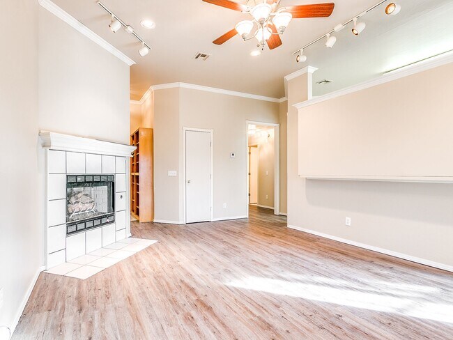 Foto del edificio - 400 W 10th St