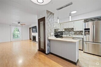 Building Photo - 5218 Fleetwood Oaks Ave