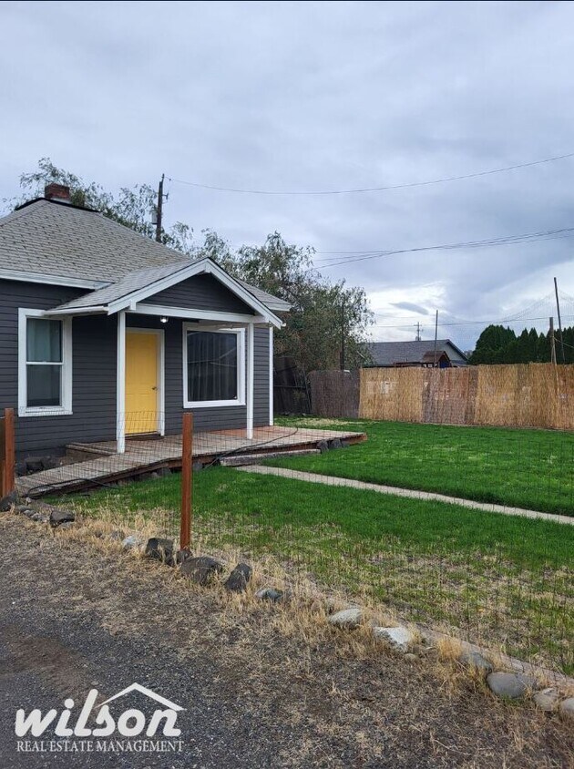 27021/2 Castlevale Rd, Yakima, WA 98902 House Rental in Yakima, WA