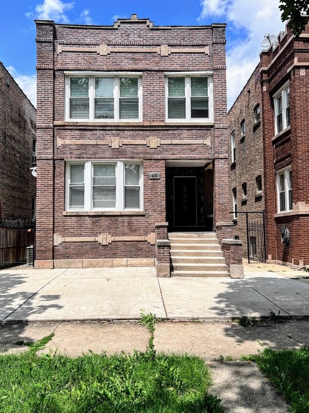 4838 W Barry Ave Unit 2, Chicago, IL 60641 Condo for Rent in Chicago