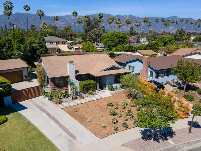 Building Photo - 1313 Solita Rd