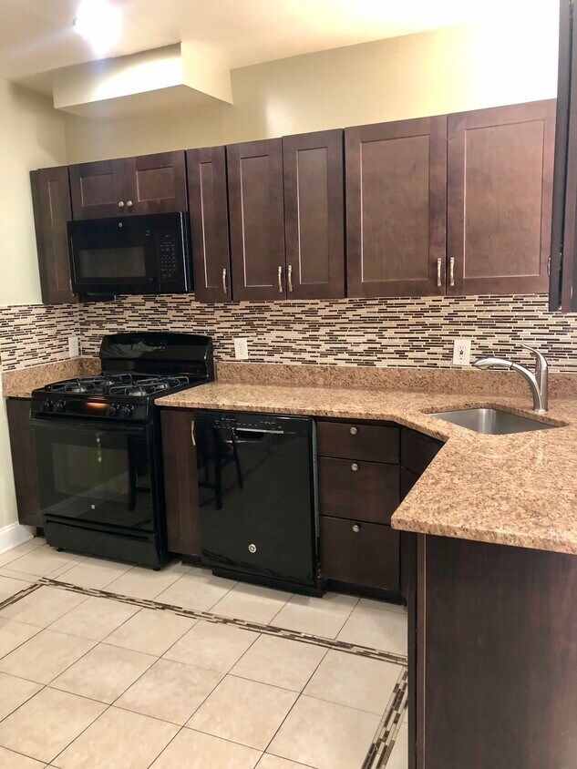 Foto principal - 446 Elrino St