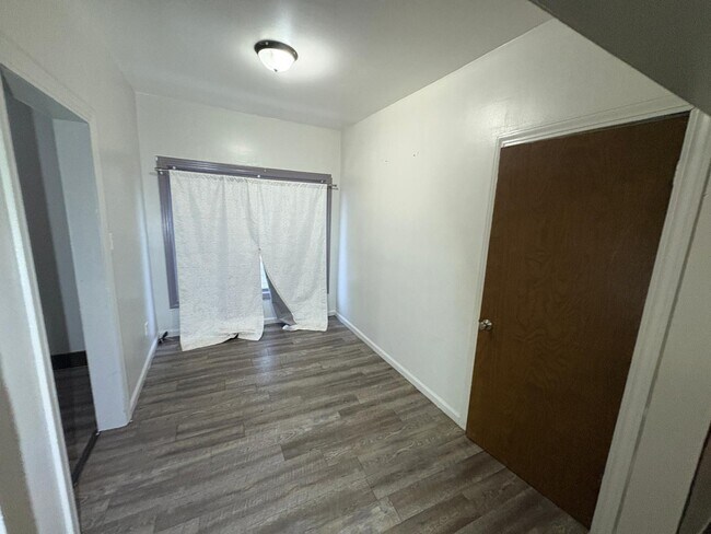 Foto del edificio - 526 Paine Ave