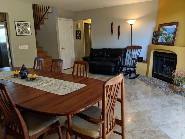 Foto del edificio - Del Mar Heights Home - West of the 5