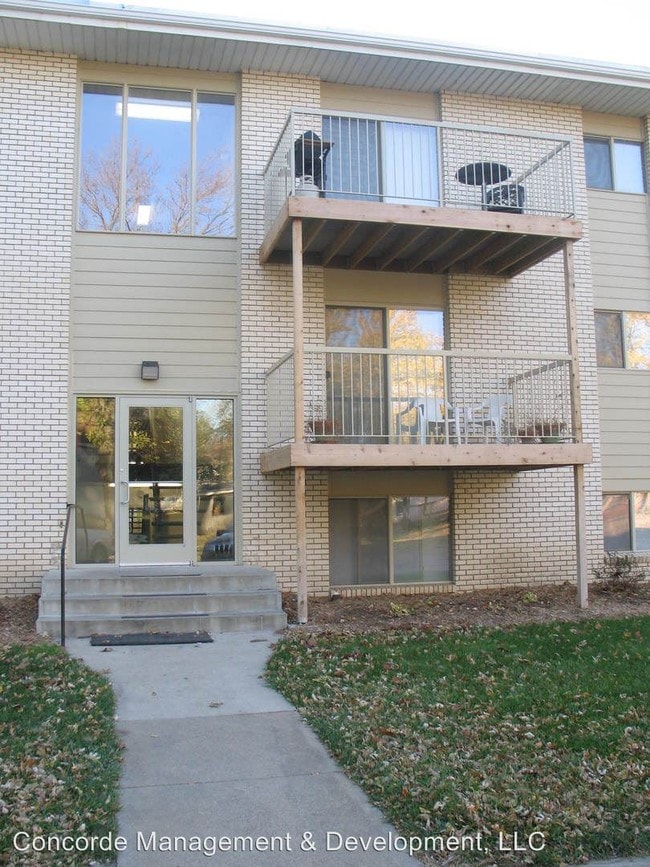 Building Photo - 534 Moffitt St