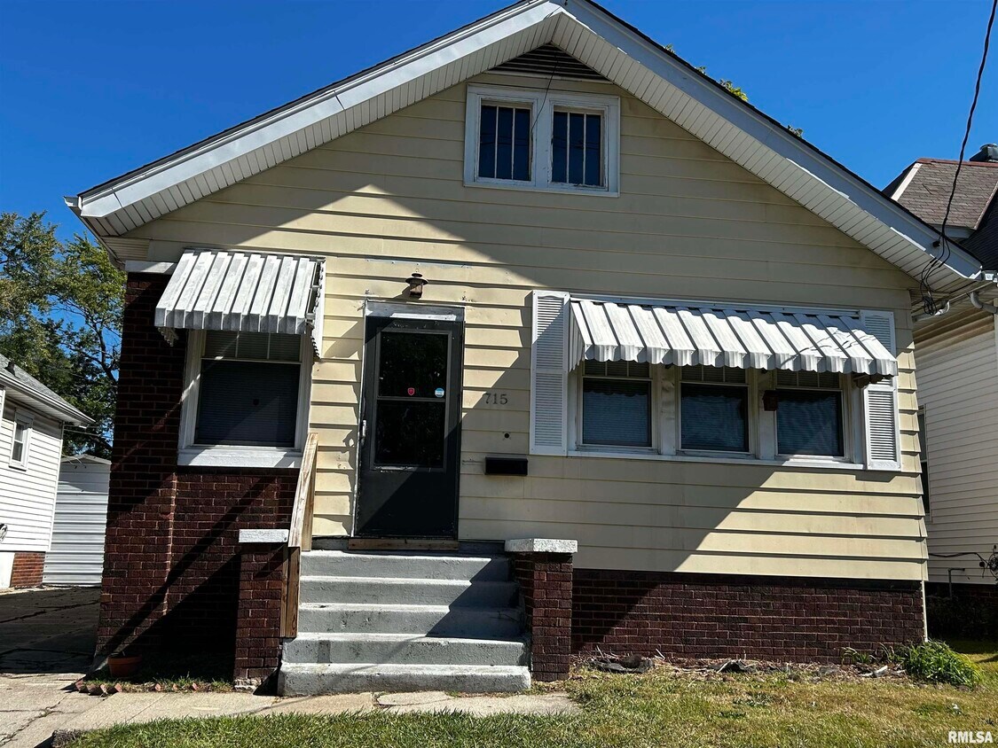 Primary Photo - 715 W Loucks Ave