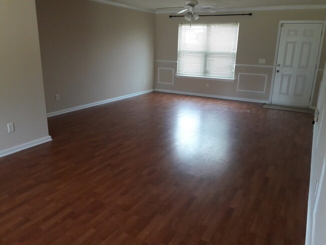 Foto del edificio - Lake Shore Subdivision-Port Wentworth