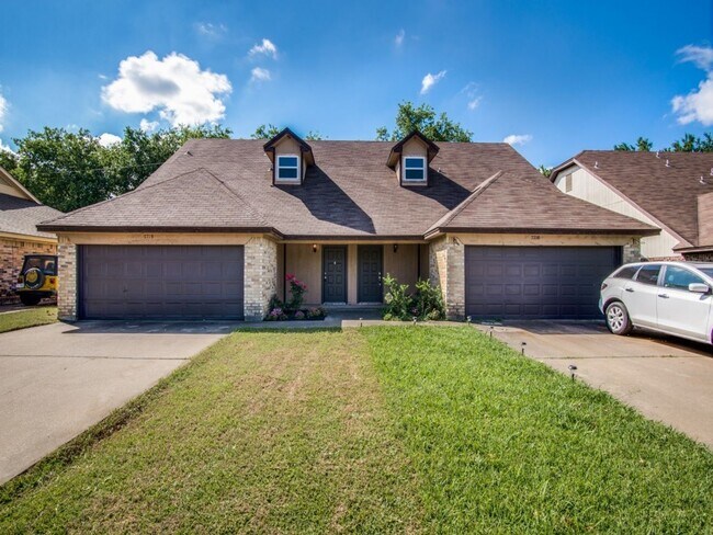 Building Photo - 7716-7718 Sable Lane