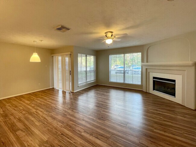 Foto del edificio - 8051 Bay Branch Dr