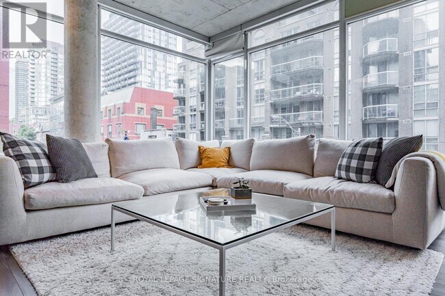 Photo du bâtiment - 333A Adelaide St E