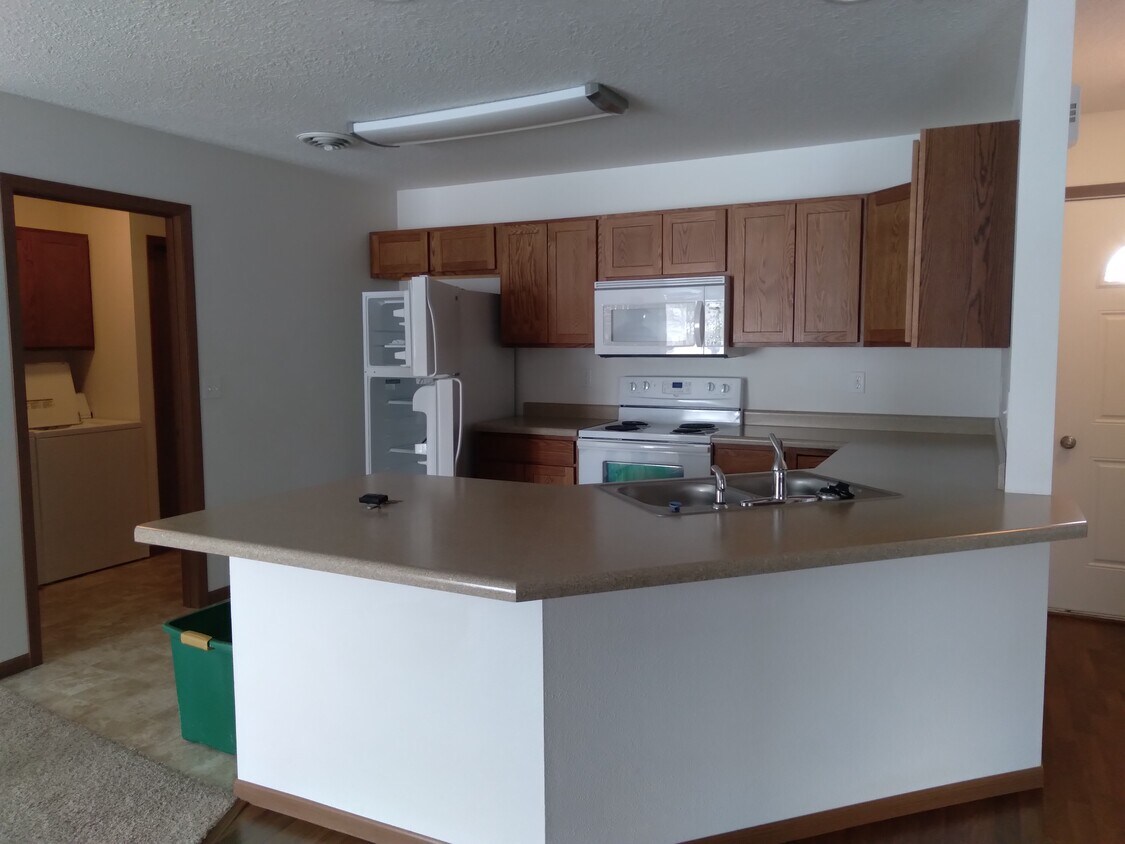 Primary Photo - 2204 Cobblestone Dr