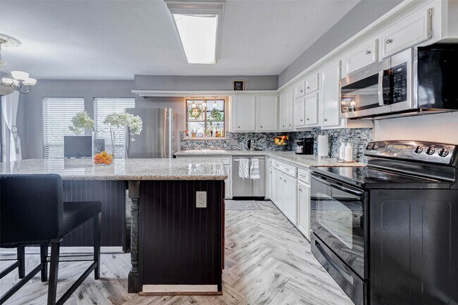 Building Photo - 202 Old Bridge Lake St