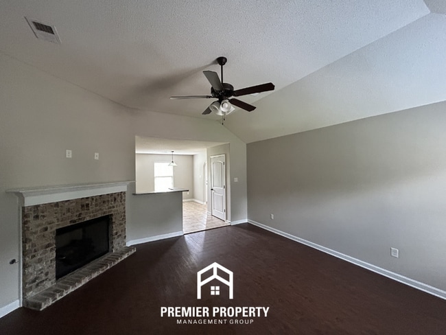 Photo - Luxury 3BR/2BA Near Southwind | Soaring Vaulted Ceilings, Spa Bath & 2-Car Garage House