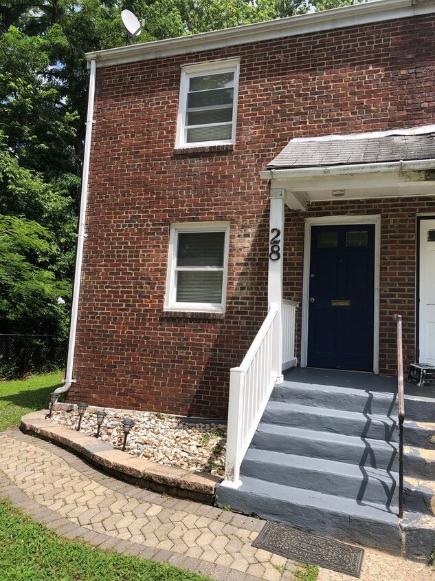 Primary Photo - Cozy 2 Bedroom Semi-Attached Home on Quiet...
