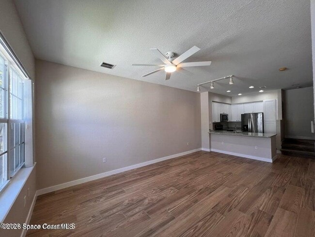Building Photo - 105 Turpial Way