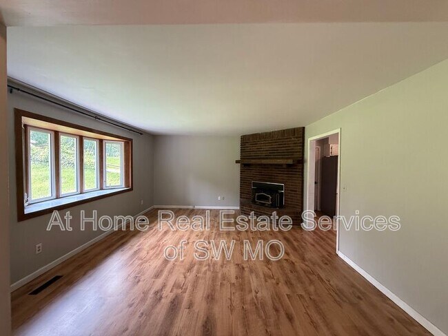Foto del edificio - 6124 S Farm Rd 131