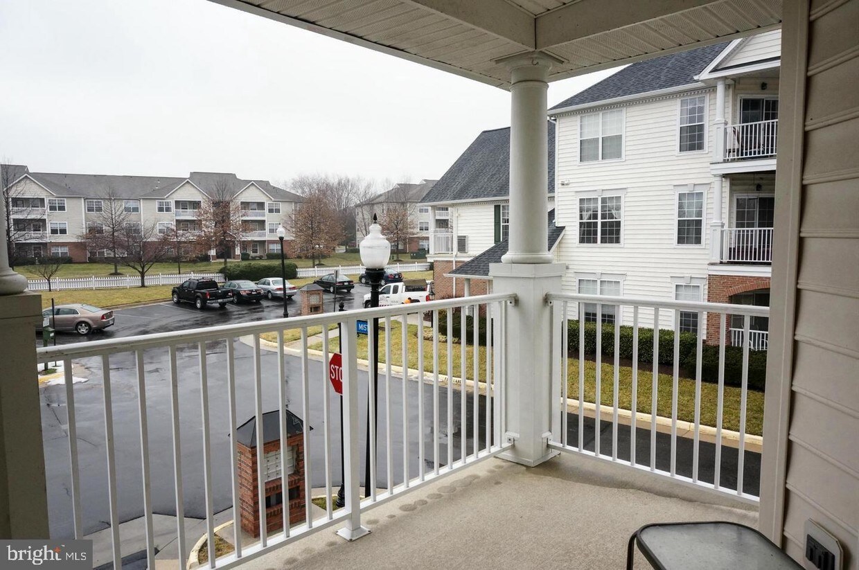 25320 Lake Mist Square Unit 200, Chantilly, VA 20152 Condo for Rent