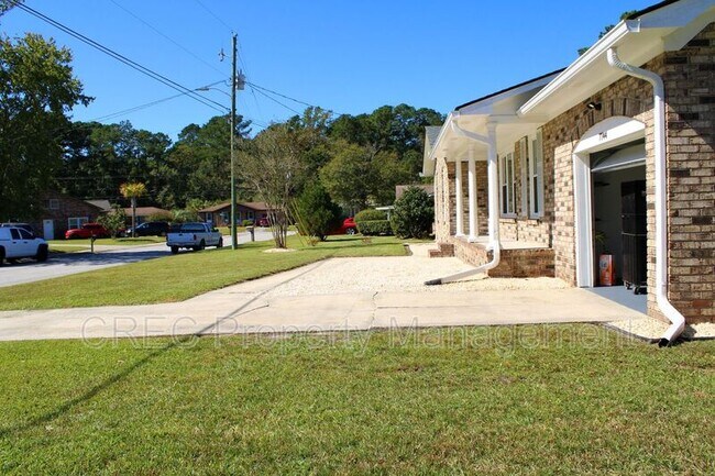 Foto del edificio - 7744 Allwood Ave