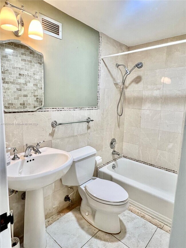 Building Photo - 650 Coral Wy