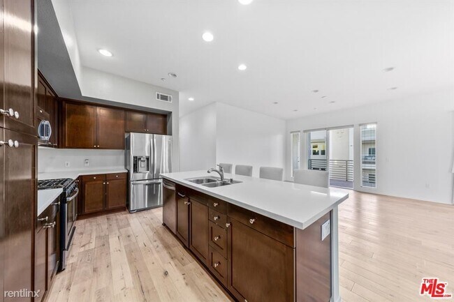 Foto del edificio - 2 br, 2 bath Condo - 13019 Park Pl Unit 402