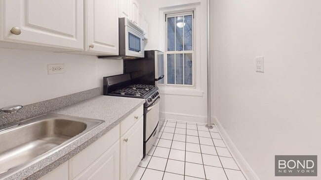 Building Photo - 1 Jane St