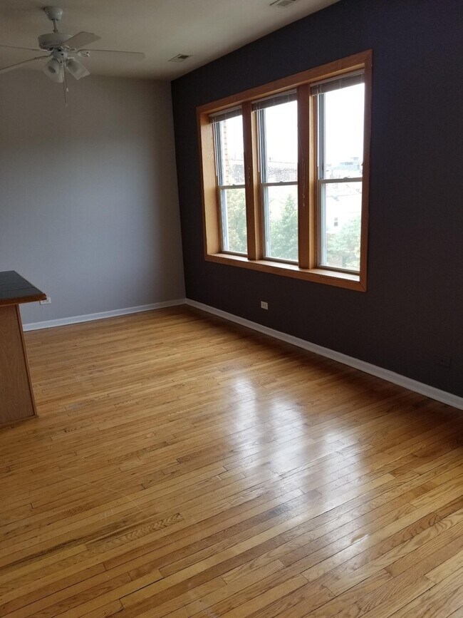 Building Photo - 537 N Ashland Ave