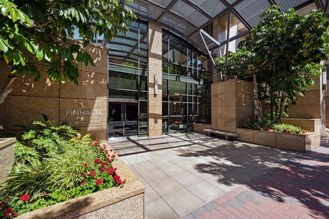 Building Photo - Elegant Marina District 1 Bedroom at Pinna...