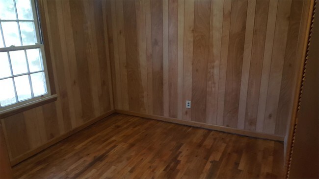 Building Photo - 3137 Lake Forest Dr