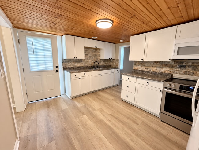 Building Photo - 808 Harrisburg Dr SW