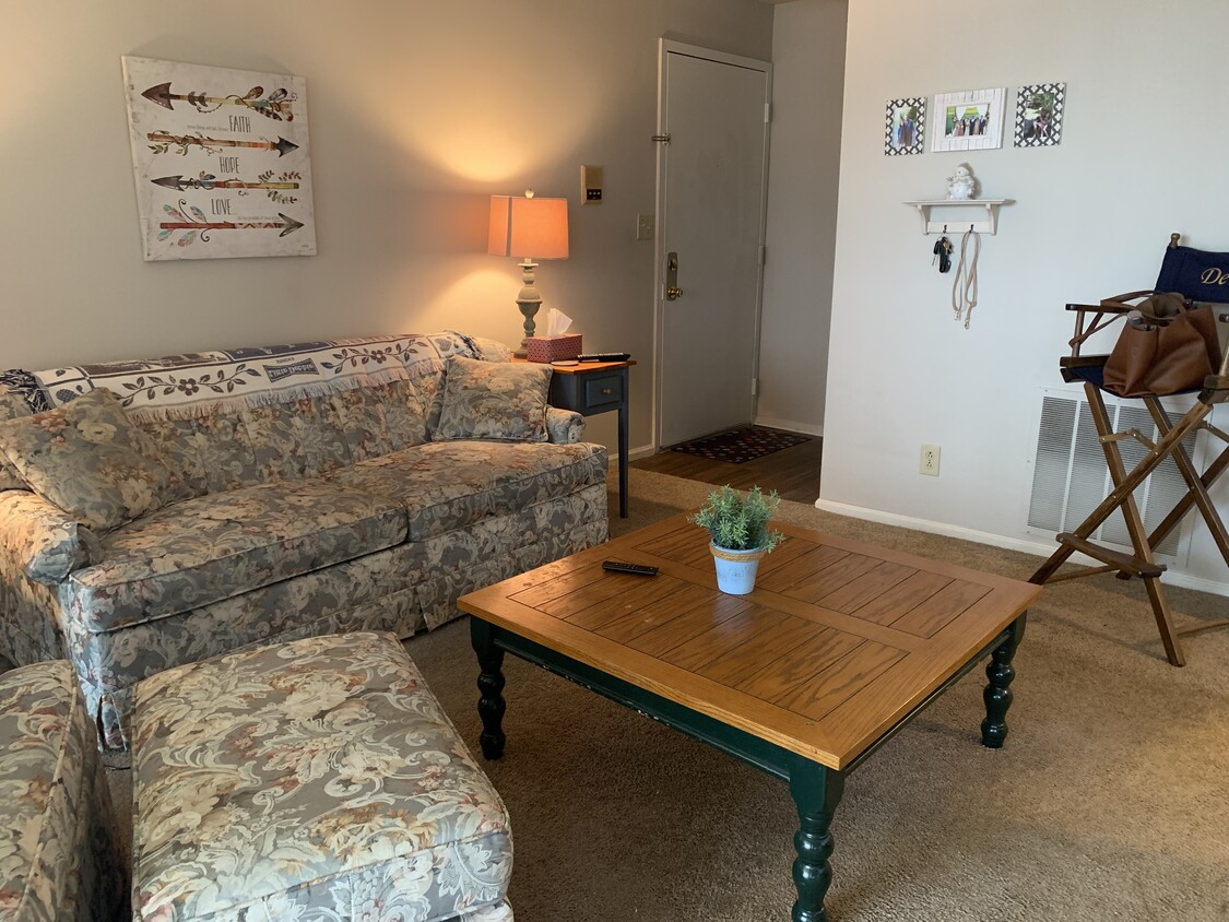 Foto principal - 9529 Saddlebrook Ln