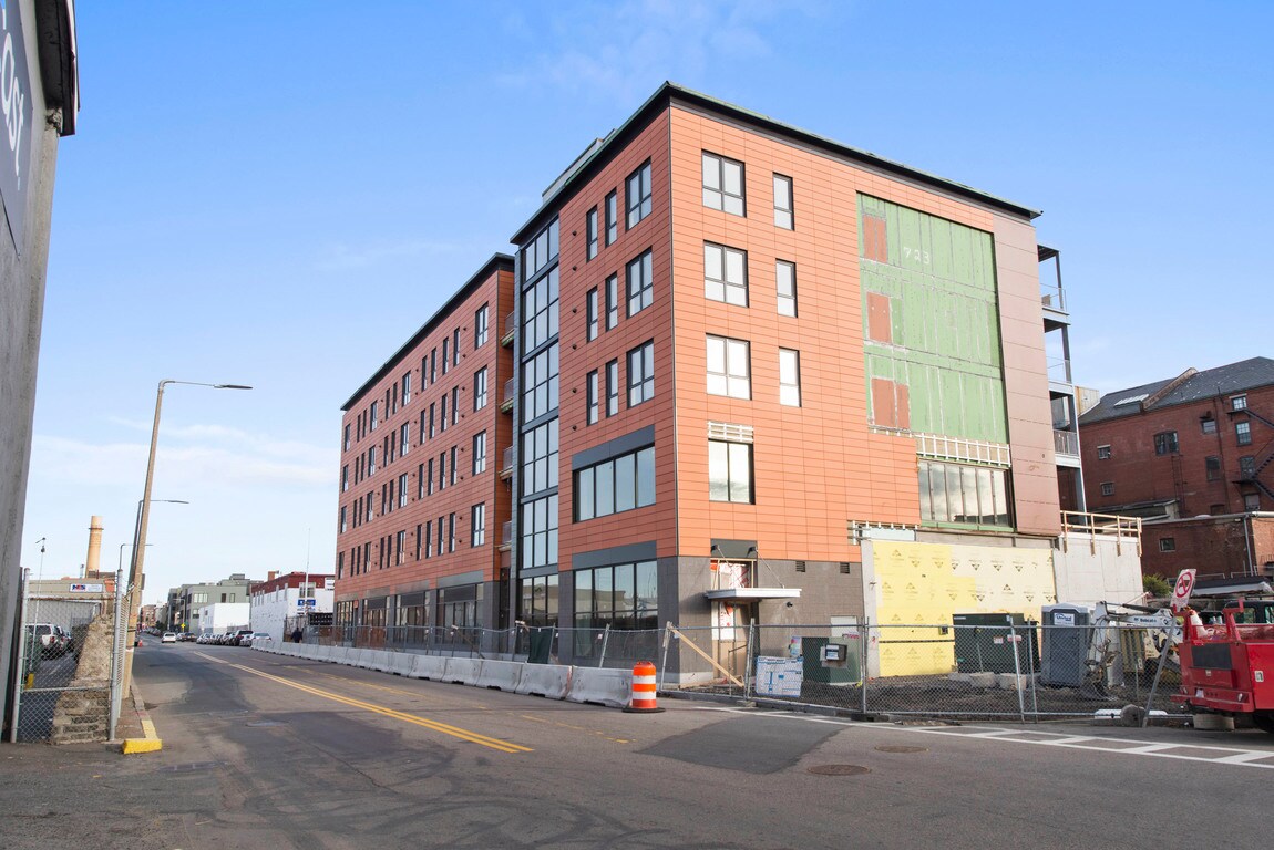 Primary Photo - 455 E 1st St