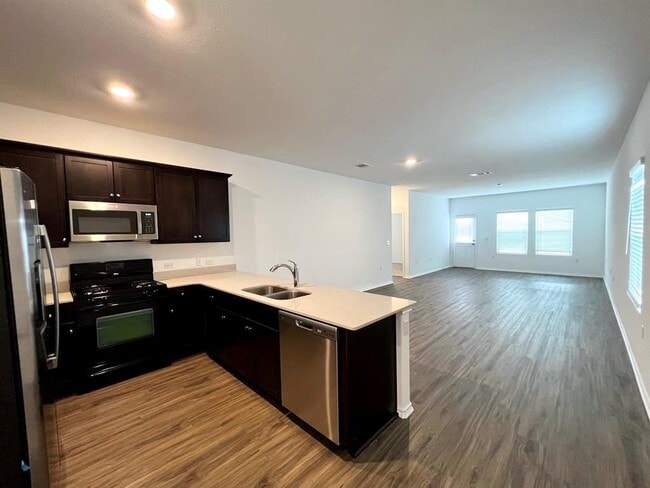 Foto del edificio - 14212 Lyndora Ln