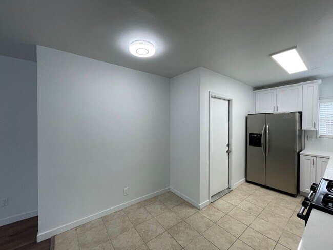 Foto del edificio - 4962 S Centinela Ave