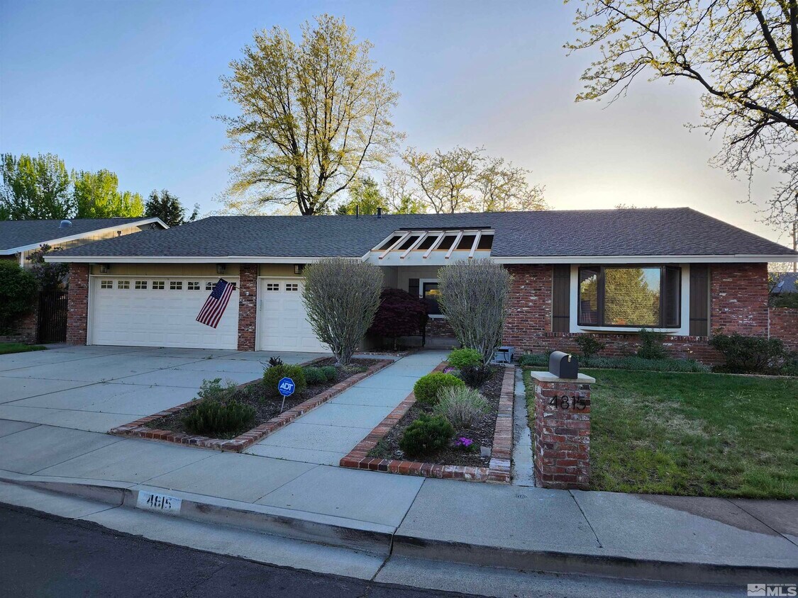 Primary Photo - 4815 Golden Springs Dr