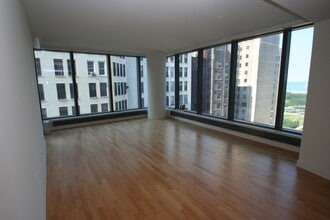 Building Photo - 60 E Monroe Dr