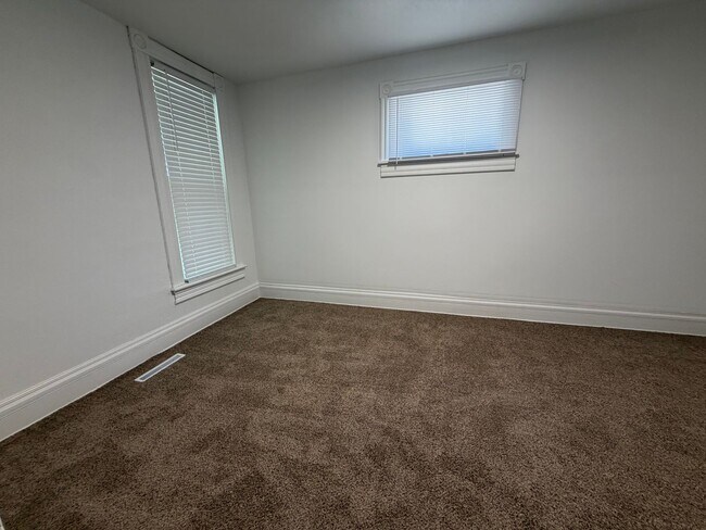 Foto del edificio - Newly Updated 2 Bedroom House with off street parking!